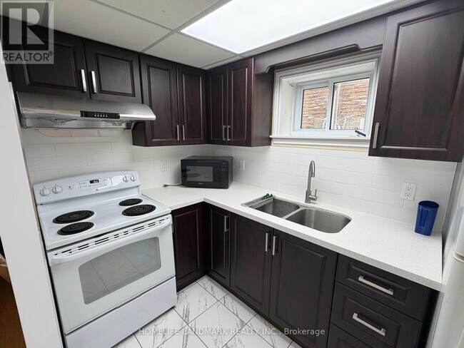 Photo du bâtiment - 874 Sparrow Rd