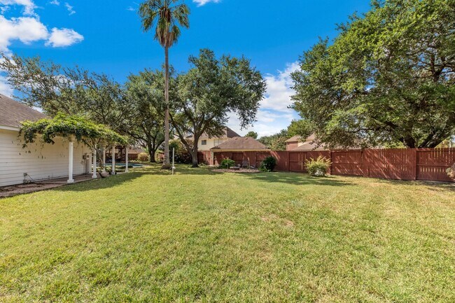 Building Photo - 15826 Jamie Lee Dr