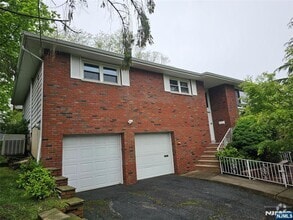 Building Photo - 52 Elm St