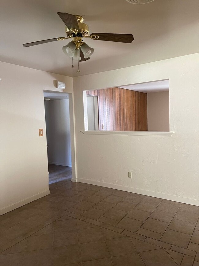 Building Photo - 3 BED / 2 BATH HOME CLOSE TO DOWNTOWN!