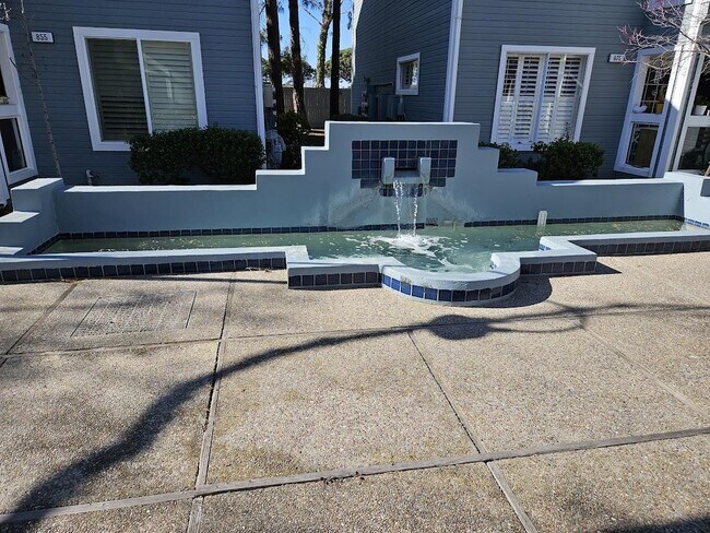 Building Photo - 833 Port Walk Pl