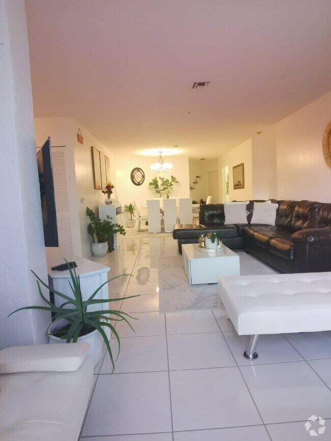 Mirror Lakes Apartments under 2,000 Boynton Beach, FL 4 Rentals