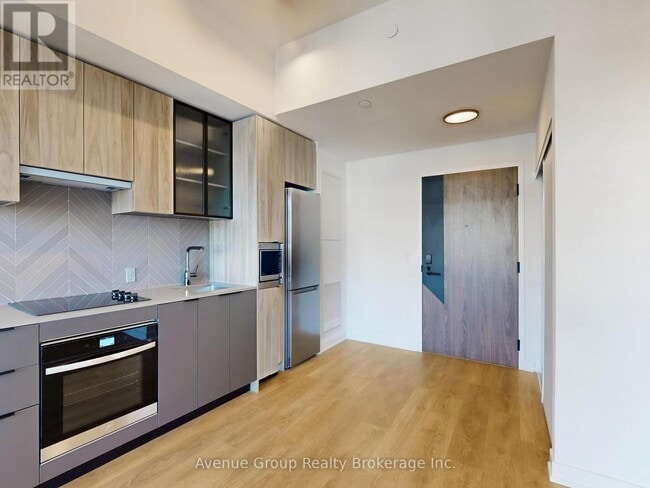 Building Photo - 1037 The Queensway