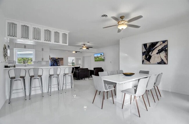 Building Photo - 1161 NE 201st Ter