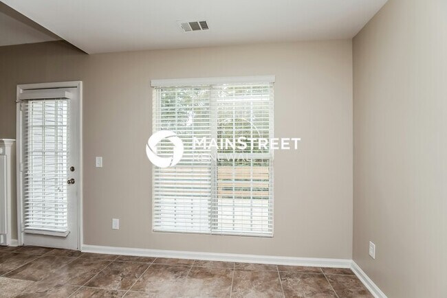 Foto del edificio - 4 Bedroom Pet-Friendly Home in Lithonia, G...