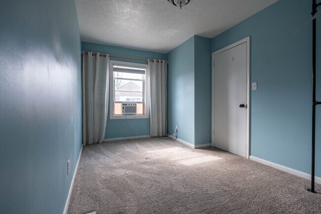 Foto del edificio - 175 Gillette Ave