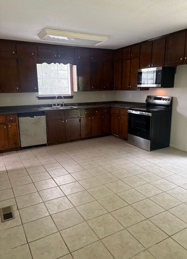 Foto del edificio - New For Rent!