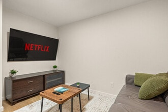 Building Photo - 84 Rowmont Vw NW