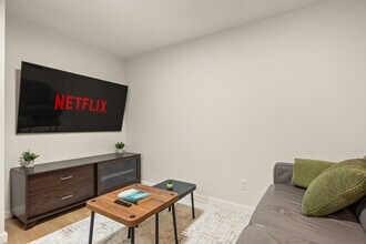 Building Photo - 84 Rowmont Vw NW