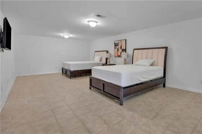 Foto del edificio - 3442 Skyland Dr