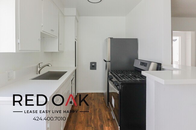 Foto del edificio - 4061 McLaughlin Ave