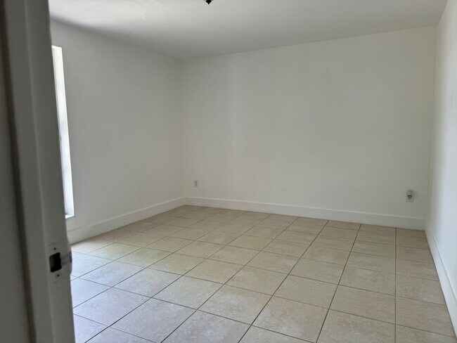 Foto del edificio - For Rent - Recently Remodeled 1/1 Condo - ...
