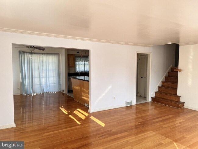 Foto del edificio - 872 Rhoads Dr