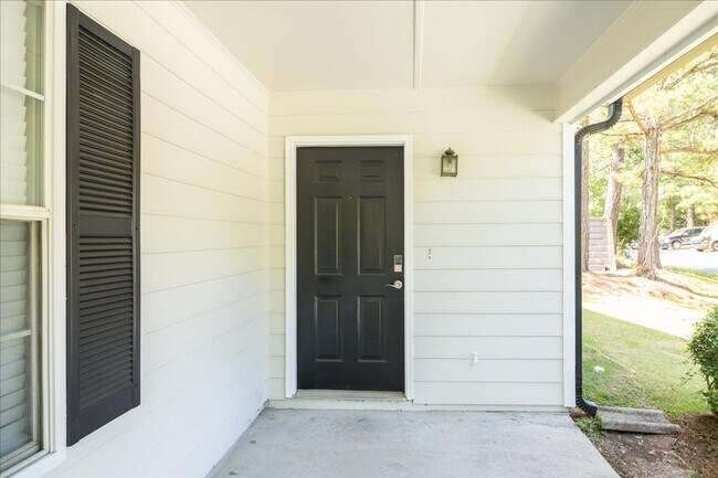 Building Photo - Newly Renovated 2bd/2ba Duplex Unit in Con...