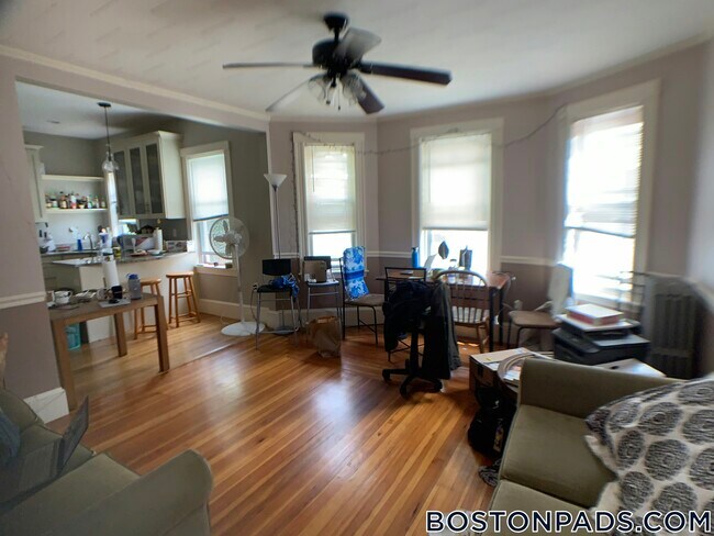 Foto del edificio - 24 Greenleaf Ave