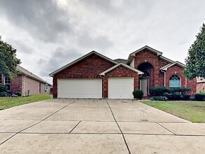 Building Photo - 2024 El Camino Dr