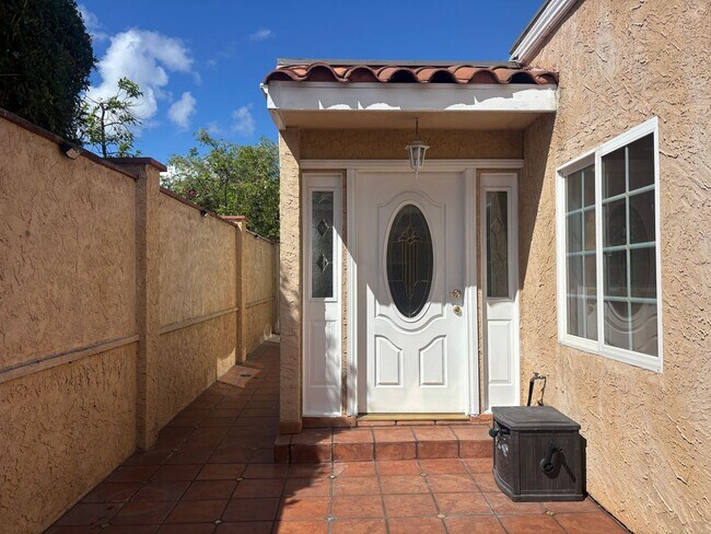Foto del edificio - Charming 3-Bedroom Home with 2-Car Garage in Chula Vista