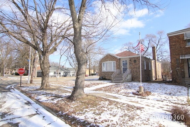 Building Photo - 14301 S Edbrooke Ave