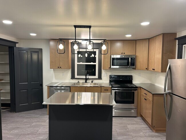 Building Photo - 407 Collicello St