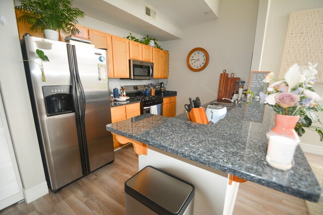 Kitchen - 2121 S Kinnickinnic Ave