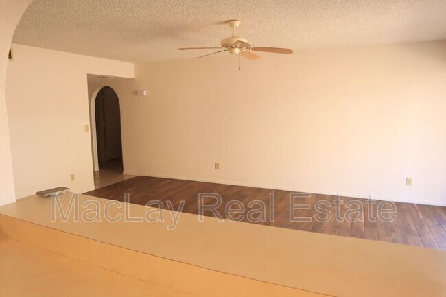 Foto del edificio - 7006 E Jensen St