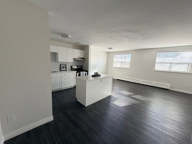 Building Photo - 20 Bradmon Dr