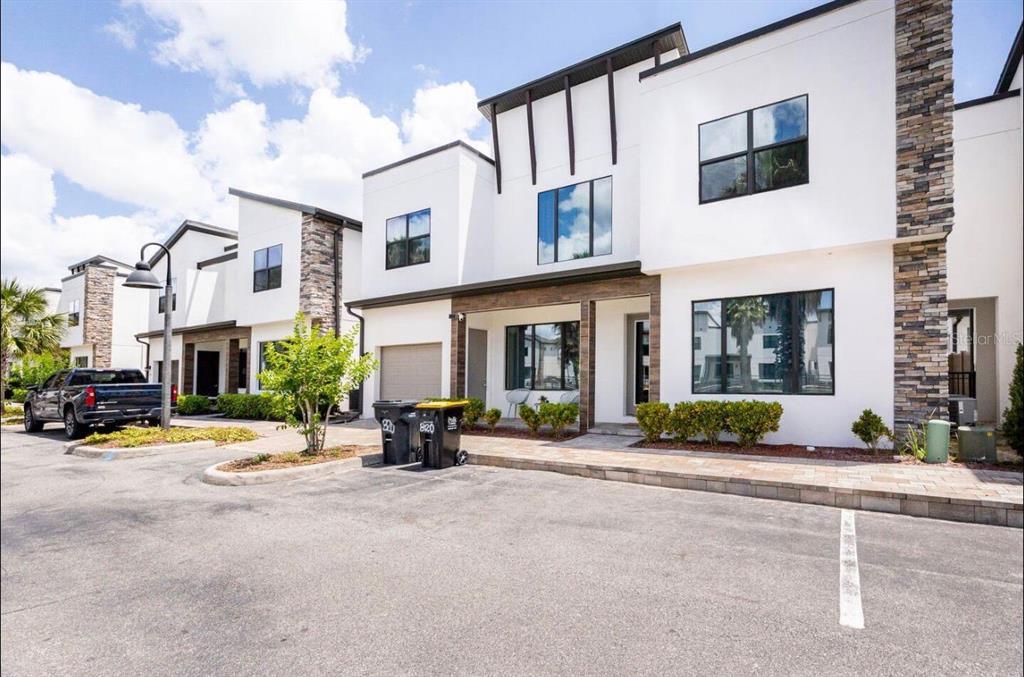 Primary Photo - 320 Villa Domani Ct