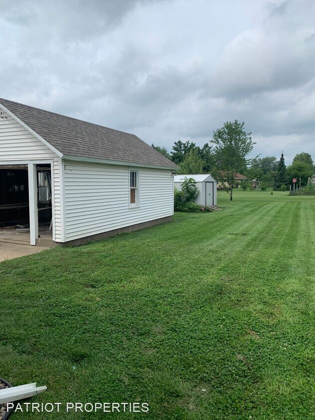 2 br, 1 bath House 423 W Monowau St House Rental in Tomah, WI