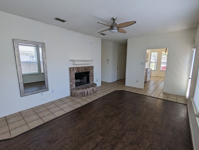 Building Photo - Cute 3 bedroom in Marine Creek