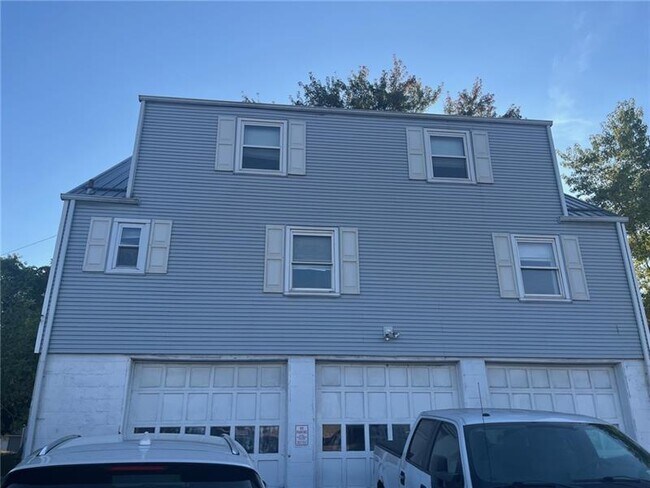 Building Photo - 1206 Springhill Rd