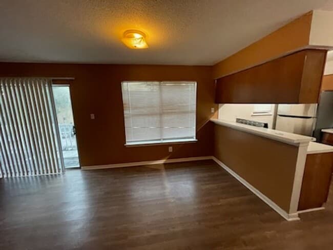 Building Photo - 3225 Hirschfield Rd