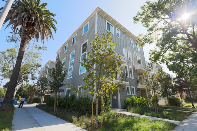 Building Photo - 2688 Orchard Ave