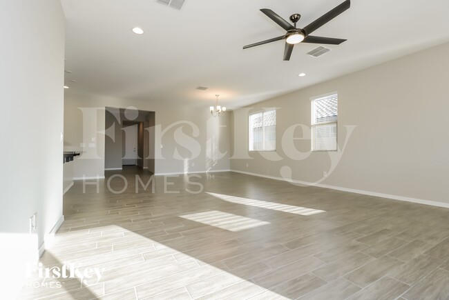 Building Photo - 8411 S 164th Dr