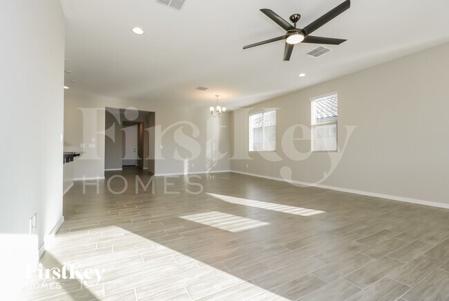 Foto del edificio - 8411 S 164th Dr