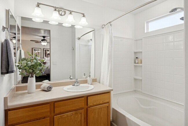 Foto del edificio - 14074 S Julien Cove