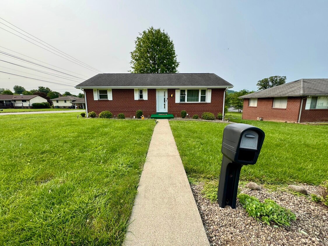 Patio delantero - 33 Millbrook Rd