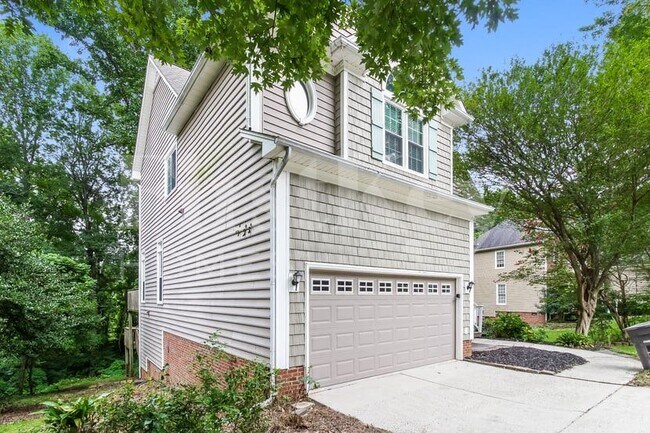 Building Photo - 5386 Beechmont Dr