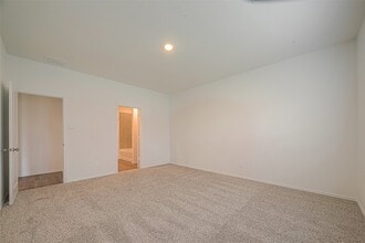 Building Photo - 5630 Avalon Woods Dr