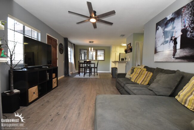 Foto del edificio - Charming 2Bdm 2Ba Upstairs Condo with Deta...