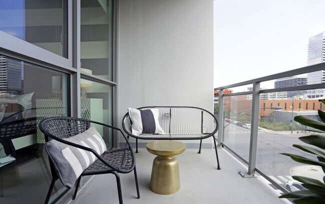 Foto del edificio - 738 N Hudson Ave