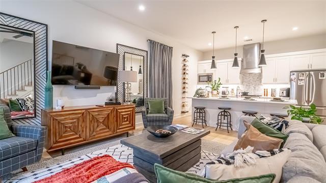 Foto del edificio - 694 W Main St