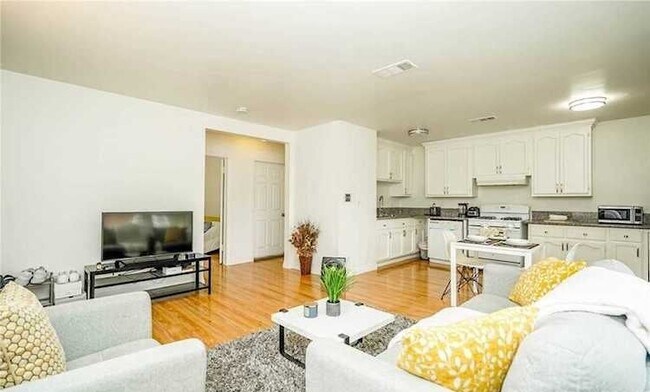 Foto del edificio - 1375 S Cochran Ave