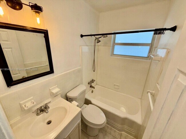 Foto del edificio - 1061 NE 34th Ct