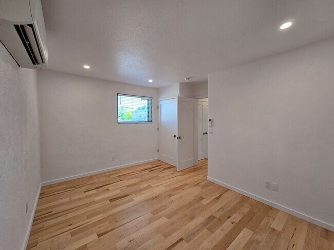 Building Photo - 1708 Cam Peralta
