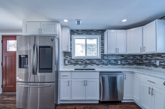 Kitchen - 365 Elmwood Rd