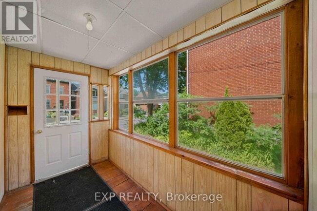 Building Photo - 452 Sunnyside Ave