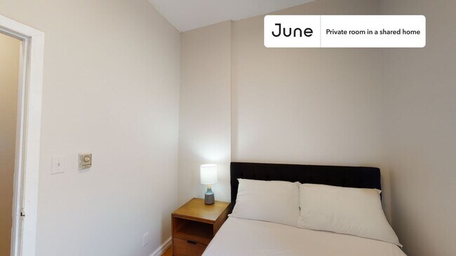 Foto del edificio - Private bedroom in 3 bed/1 bath Home