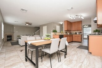 Building Photo - 642 Kiley Dr