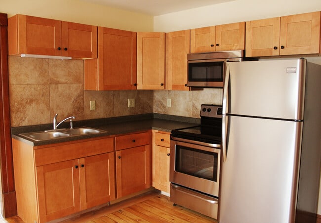 Building Photo - 46 N Champlain St