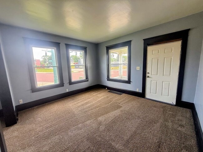 Building Photo - 2359 Mahoning Rd NE